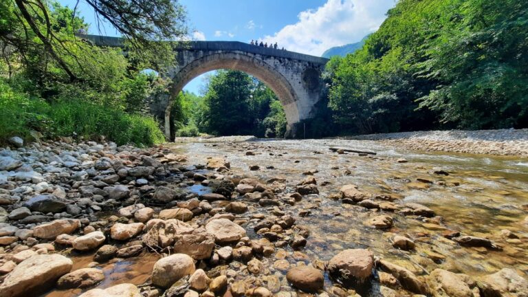 Bridges of Sarajevo: Stories That Connect